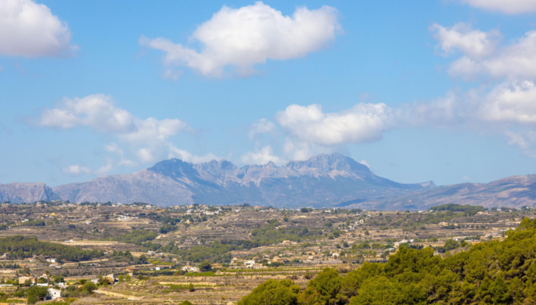 Paisaje que muestra la majestuosidad del entorno natural hasta Calpe y Moraira