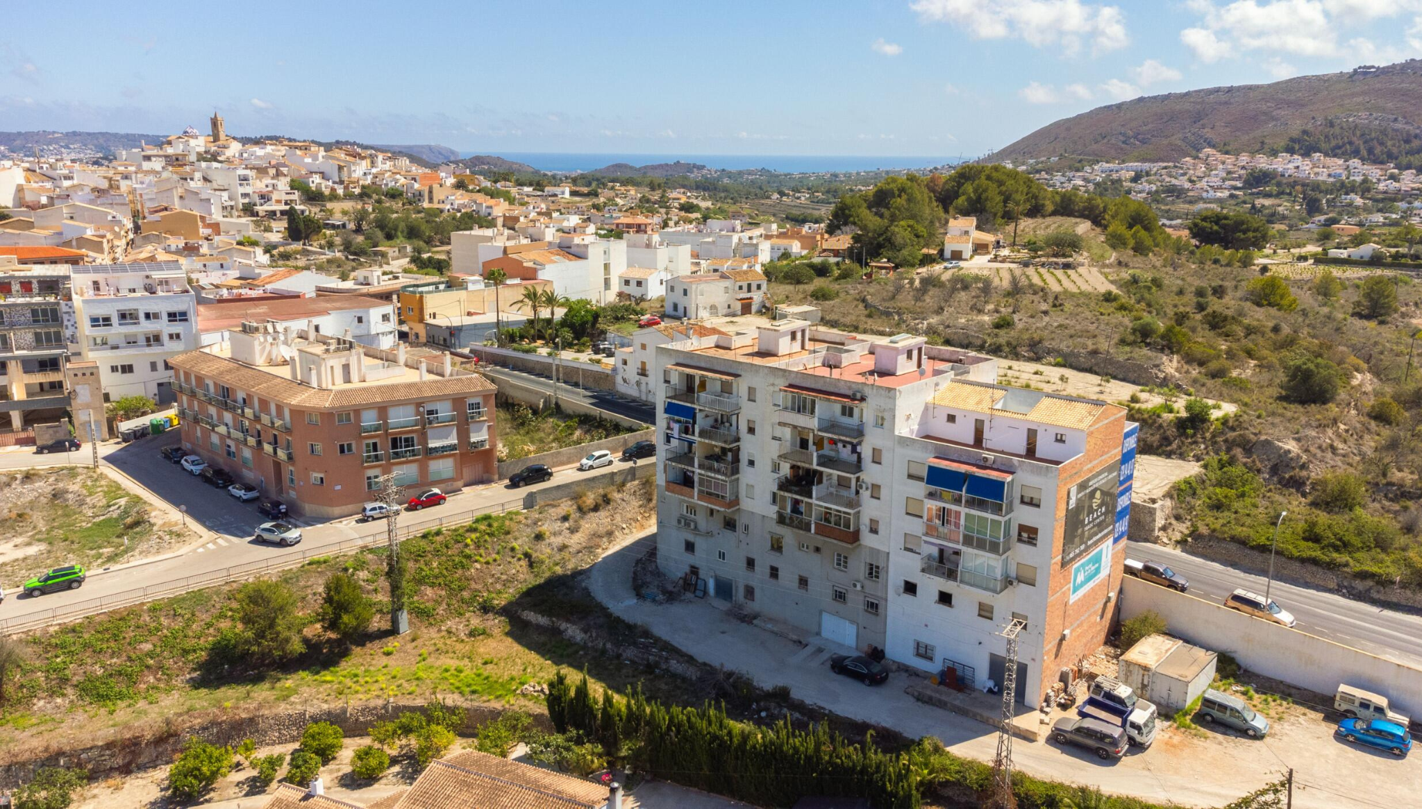 Vista exterior del edificio, ubicado en una zona tranquila y bien comunicada de Benitachell