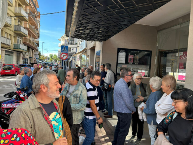 Imagen: Asistentes al evento de Ojos Rojos en el cine Jayan de Xàbia