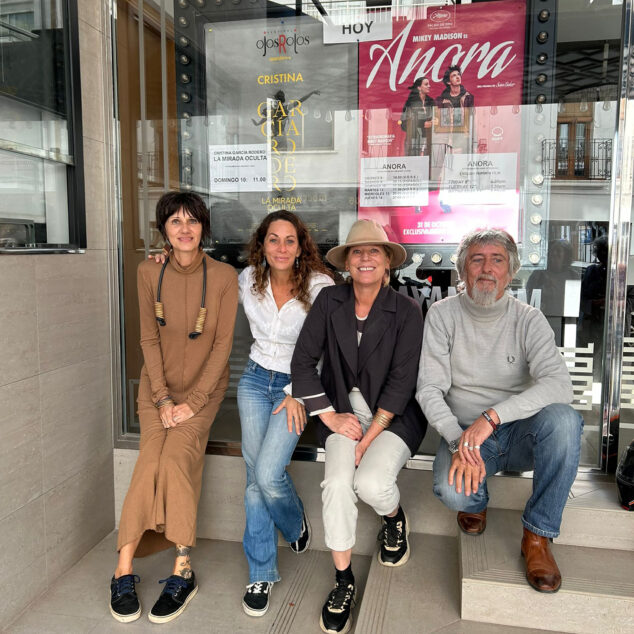 Imagen: Carlota Nelson presentando su documental sobre la fotógrafa Cristina García Rodero en el cine Jayan de Xàbia