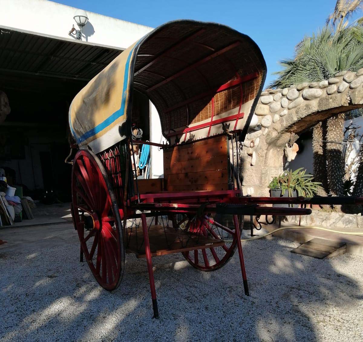 Un carro con toldo | Foto Chimo El Sariero