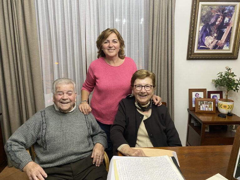 Cristóbal junto a su esposa Paquita y su hija Kika en 2024 | Foto archivo Particular