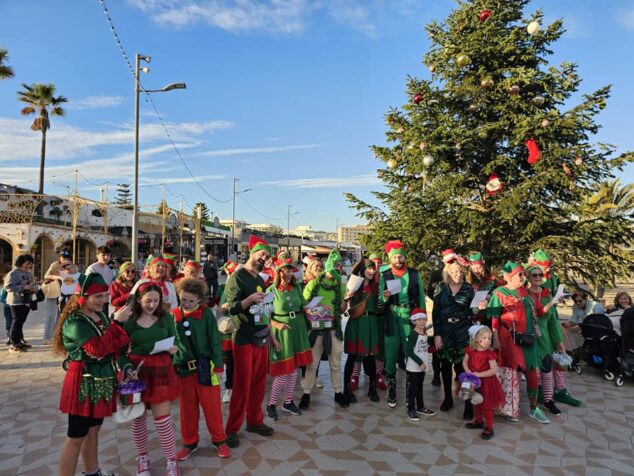 Imagen: Los equipos de elfos durante la carrera de recaudación solidaria