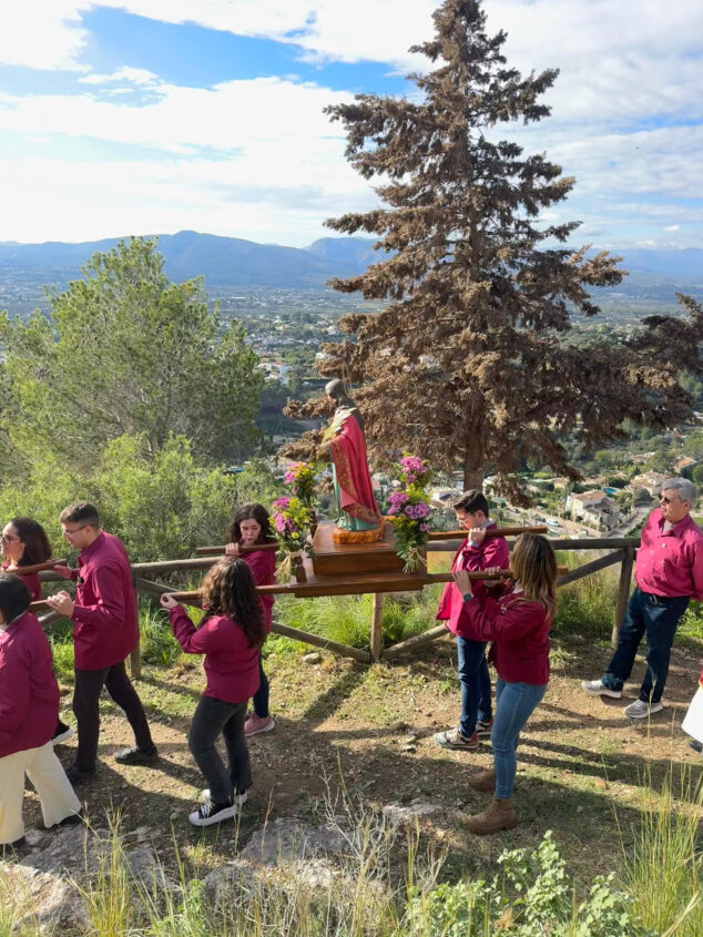 Imagen: Subida a la ermita por Santa Lucía en Xàbia