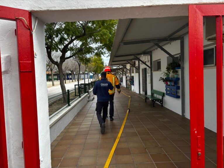 Actuación en el incendio de la caldera del colegio Mediterrànea de Xàbia (5)