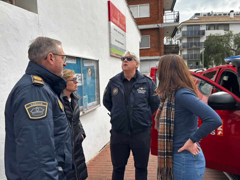 Actuación en el incendio de la caldera del colegio Mediterrànea de Xàbia (8)