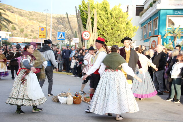 Imagen: Danses del Portitxol en la Cabalgata Reyes Magos de Oriente en Xàbia 2025