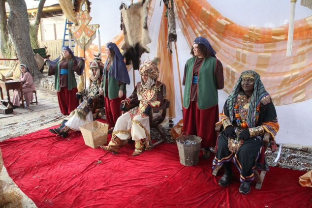 Imagen: Emisarios de los Reyes Magos en el campamento real de Xàbia