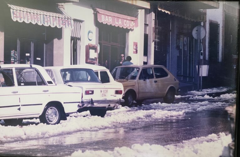 Bar La Cova en la Calle Reina Regente. Año de la Nevada, 1983 | Foto Vicente Segarra Gavilá