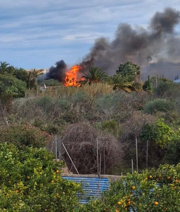 Imagen: Incendio de una furgoneta en Xàbia