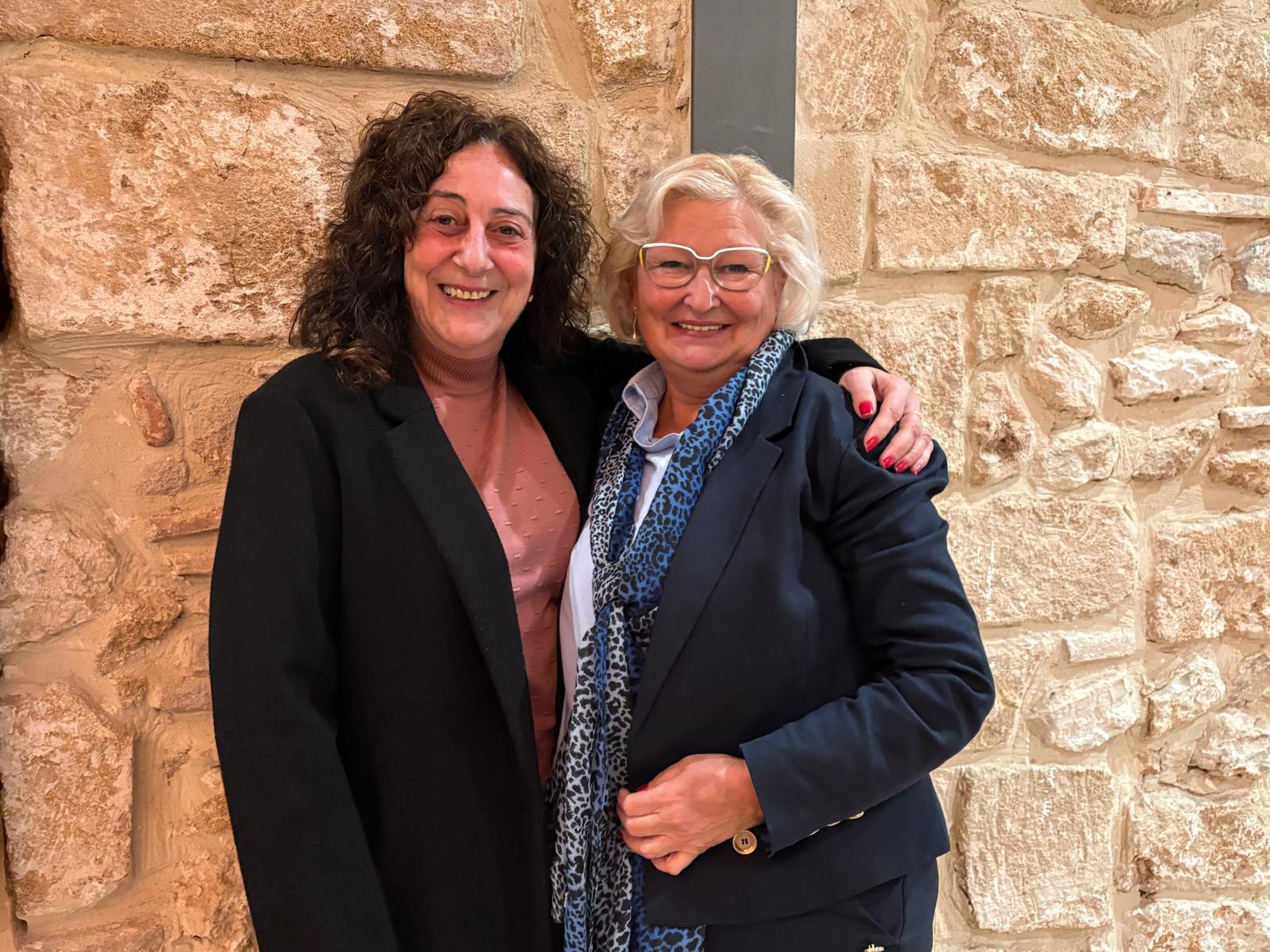 Paqui Ortolà junto a Isabel Nadal