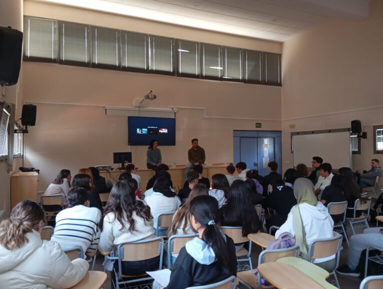 Debate sobre redes sociales en el IES La Mar