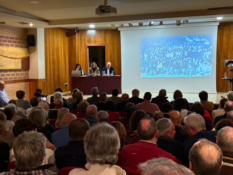 Acto de presentación del libro Xàbia -Thiviers, 50 años de amistad