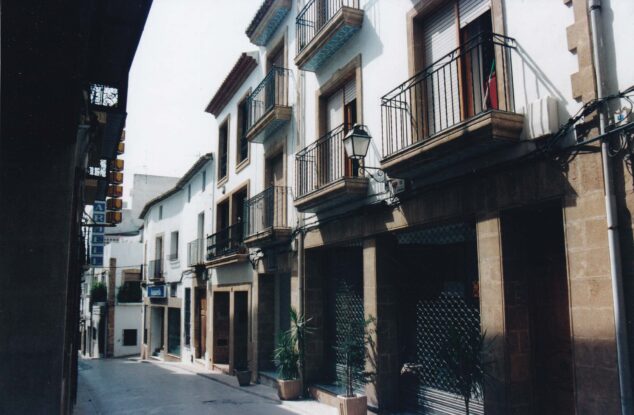 Imagen: Calle Mayor de Xàbia donde se ubicaba la oficina de telegrafos en los años 60