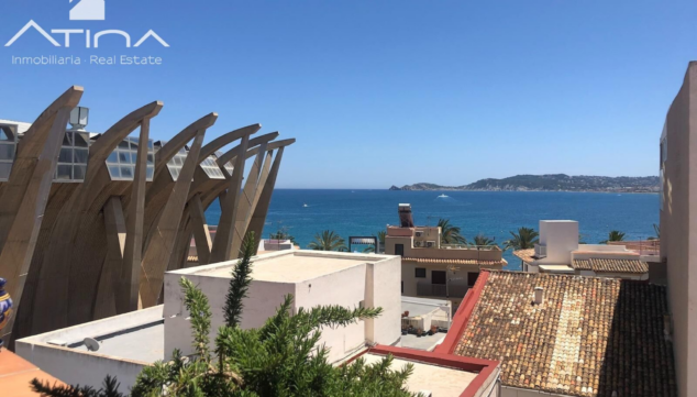 Imagen: La bahía de Xàbia desde esta moderna casa