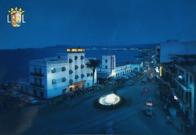 Imagen: Plaza Almirante Bastarreche con su antigua fuente luminosa | Foto Archivo Particular