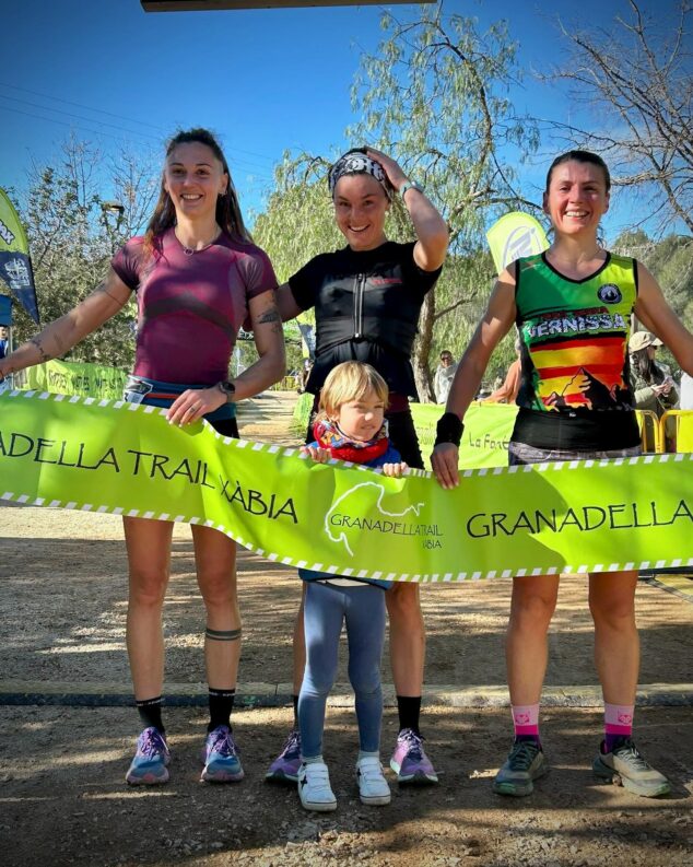 Imagen: Podio femenino de los 14k del Granadella Trail 2025