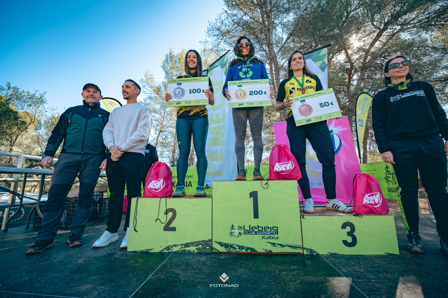 Podio femenino 21K del Granadella Trail de Xàbia