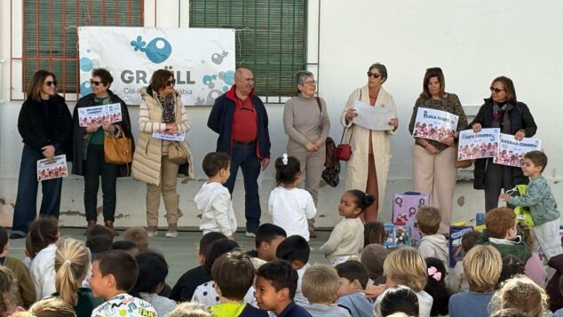 Imagen: Acto 8M en el CEIP Graüll Xàbia