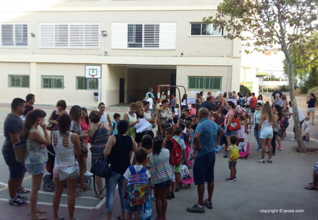 Imagen: alumnos en un colegio. Foto archivo