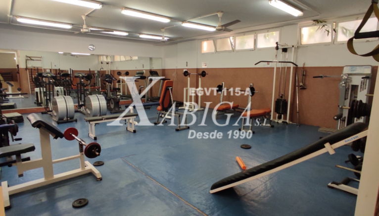 Gimnasio equipado en la urbanización