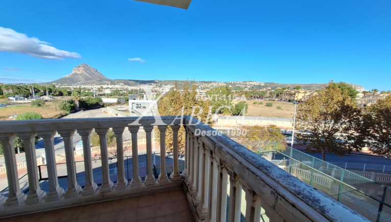 Terraza cubierta con vistas despejadas